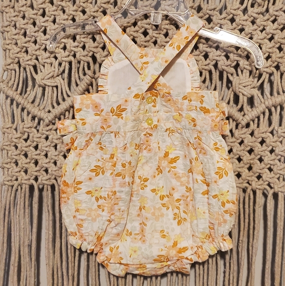 Tommy Bahama baby girl bubble outfit with criss cross back Orange and yellow - Picture 4 of 6